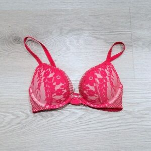 Victoria’s Secret Lace Dream AngelPush-Up Bra in Red